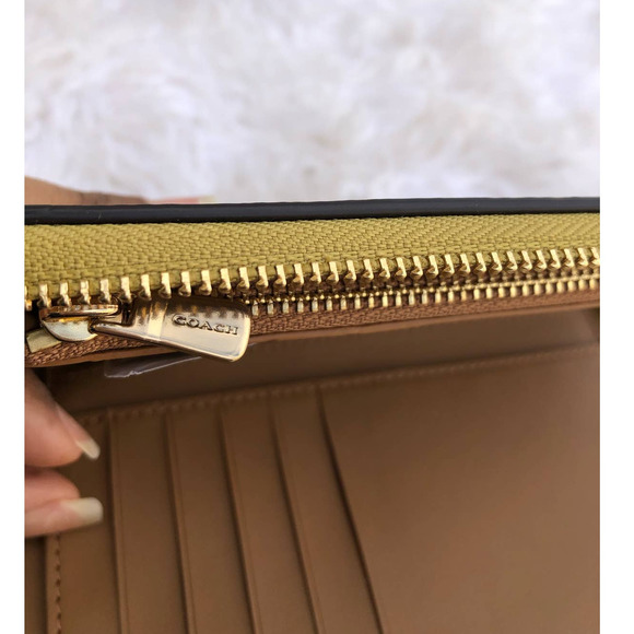 Coach Chartreuse Wallet Brand New - Picture 4 of 5